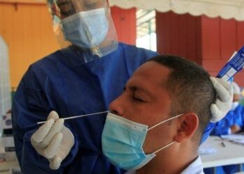 Científicos alertan que la variante brasileña infecta a quienes ya tuvieron covid-19 o recibieron la vacuna Coronavac