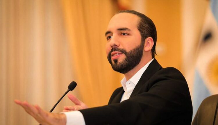 Periodistas «incómodos» callan ante escándalo de plazas fantasma en la Asamblea Legislativa
