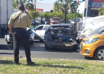 Múltiple accidente en Bulevar Los Próceres dificulta tráfico en la zona