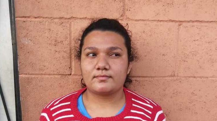 Mujer detenida por agrupaciones ilícitas y otros delitos en Cojutepeque