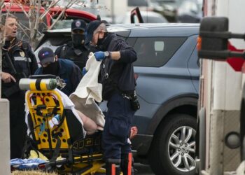 (VIDEO IMAGENES FUERTES) Un reportero grabó en video el tiroteo dentro de un supermercado en Colorado