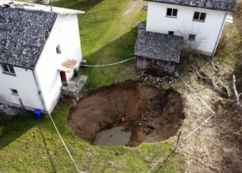 Decenas de enormes cráteres cubren Croacia tras el potente terremoto de diciembre