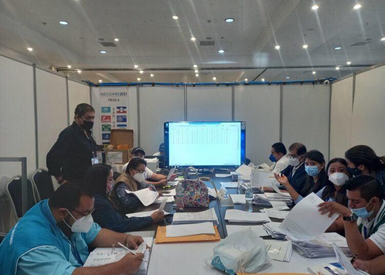 Continúan denuncias por irregularidades en el proceso de escrutinio final