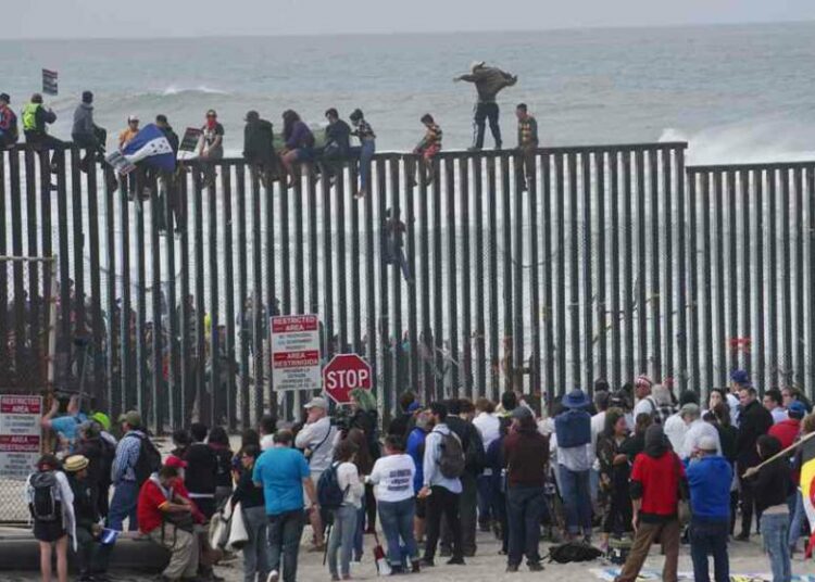 EE.UU. descarta que exista una crisis migratoria en la frontera con México