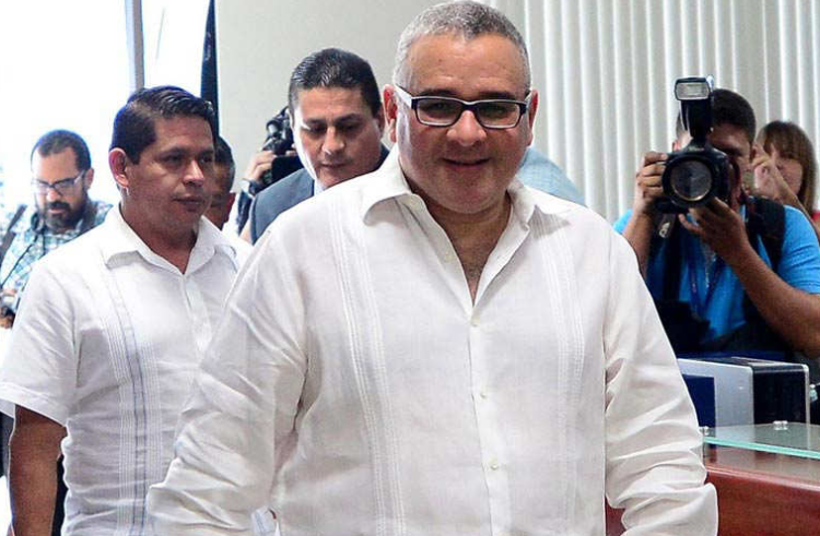 Funes ordena a diputados salientes hacer antejuicio a Presidente Bukele lo antes posible