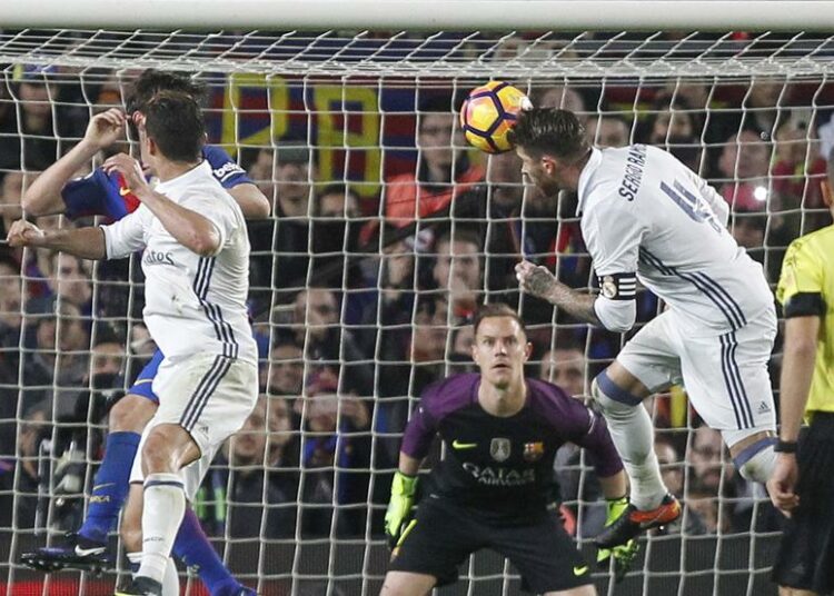 Arséne Wenger propone eliminar los remates de cabeza y jugar el Mundial cada dos años