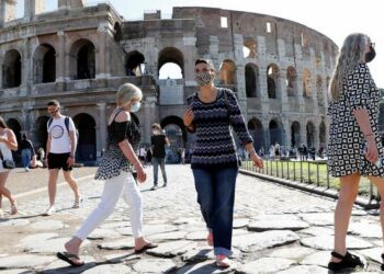 Italia evalúa declarar a todo el país en “zona de alto riesgo de COVID-19″ durante los fines de semana