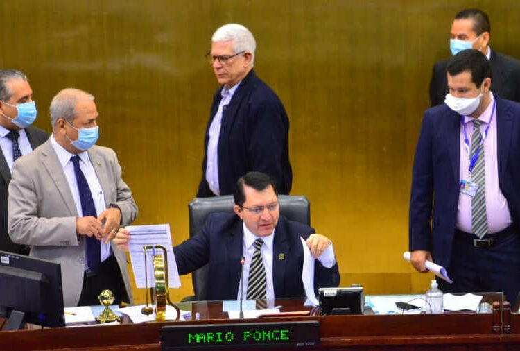 Junta Directiva de la Asamblea estaría trasladando empleados de partidos a planilla institucional