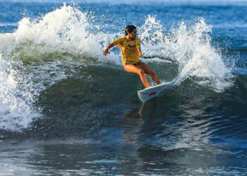 Muere surfista salvadoreña Katherine Díaz, en playa El Tunco al ser impactada por un rayo