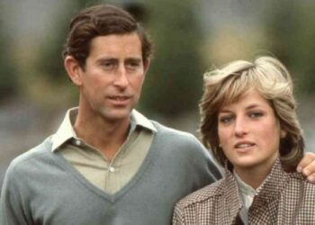 Lady Di tenía que llamar “señor” al príncipe Carlos antes de estar comprometidos