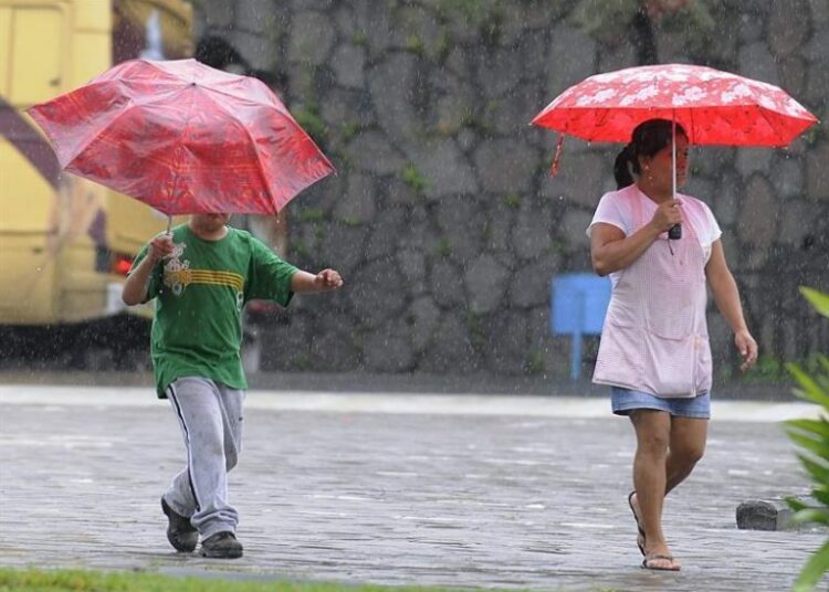 Chubascos aislados y ambiente caluroso para este lunes