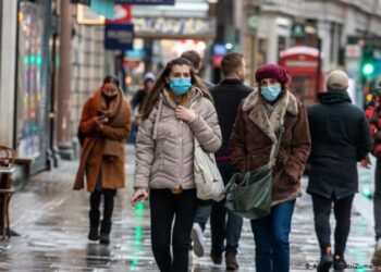 Reino Unido busca a una persona infectada con la variante brasileña del coronavirus que no dejó sus contactos