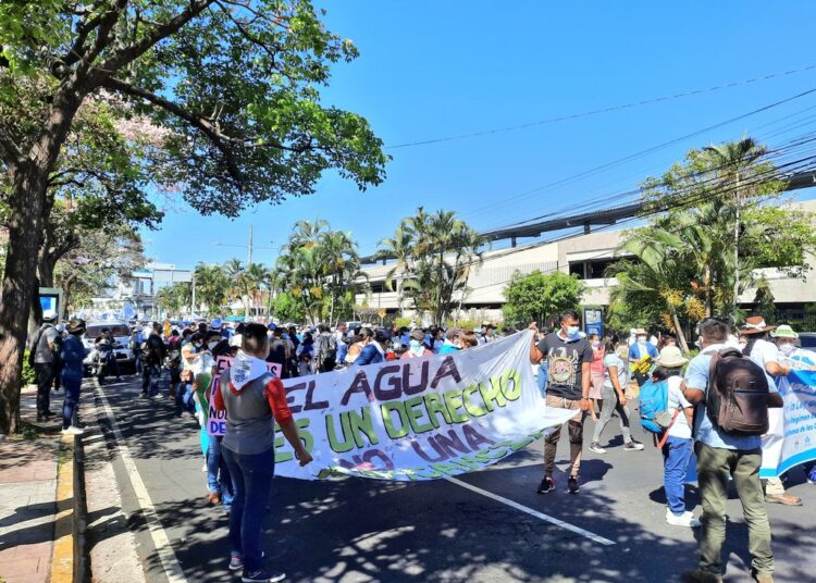 Organizaciones marchan para ejercer presión a diputados y aprueben Ley General del Agua