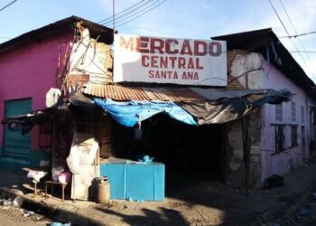 Gobierno a través de BANDESAL dará créditos para comerciantes perjudicados por incendio en mercado de Santa Ana