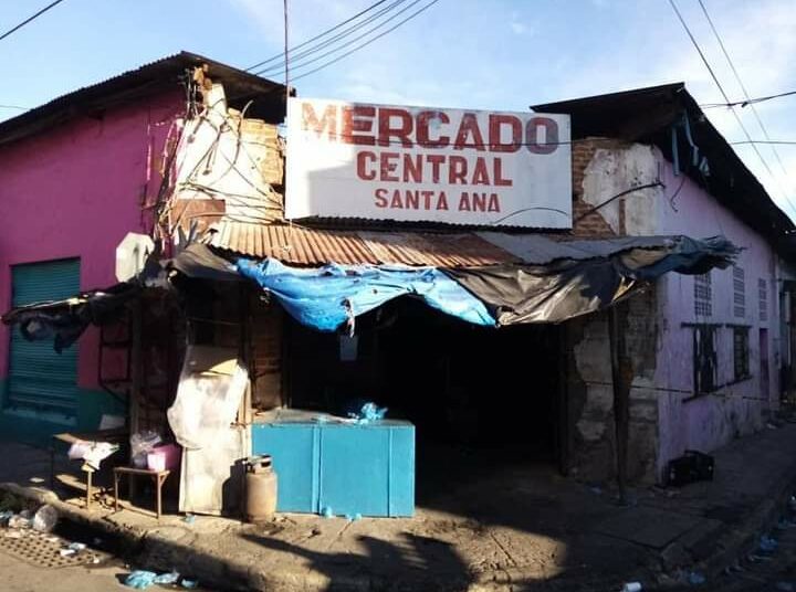 Gobierno a través de BANDESAL dará créditos para comerciantes perjudicados por incendio en mercado de Santa Ana