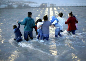 Un niño migrante de 9 años muere al intentar cruzar el Río Grande junto a sus padres