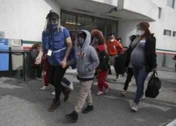 El gobierno del presidente Joe Biden intensifica expulsiones de familias desde frontera sur de Estados Unidos