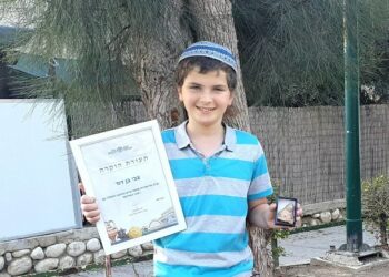 Un niño de 11 años encuentra una inusual estatuilla de 2.500 años durante un paseo familiar en Israel