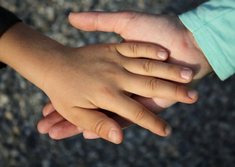 En Tailandia: Padres casan a sus hijos gemelos de cinco años entre sí porque creen que eran amantes en su vida anterior