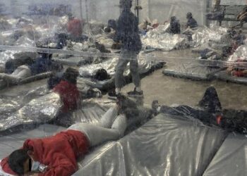 Más de 500 menores migrantes bajo custodia de EE. UU. tienen covid-19