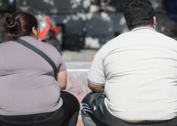 Las personas de más edad y peso corporal pueden ser supercontagiadores de covid-19