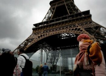 Francia al borde de un nuevo confinamiento luego de que París superara el umbral de pacientes en cuidados intensivos
