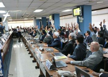 Norman Quijano y David Reyes, de Arena; Karina Sosa, del FMLN; y Nelson Guardado, de GANA, son algunos de los diputados que juramentarán en el Parlacen