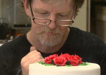 Una mujer transgénero demanda a un pastelero por negarse a hacer una torta para celebrar su cambio de sexo