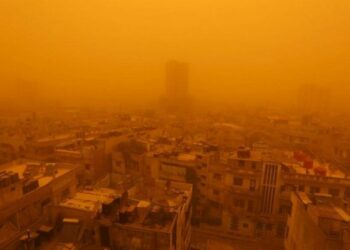 (VIDEO; FOTOS ) La mayor tormenta de arena en una década azota a la capital de China