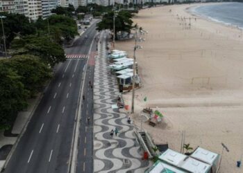 Las playas de Río de Janeiro, desiertas tras el cierre decretado por las autoridades para contener el avance del coronavirus