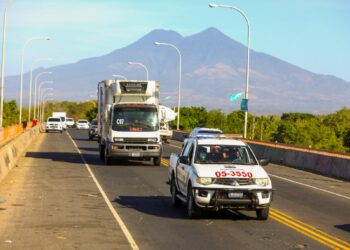 PNC y FAES dan seguridad a cargamentos de vacunas contra el COVID-19