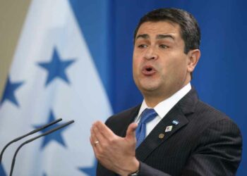 Presidente de Honduras ayudó a traficar toneladas de cocaína a EE.UU., dice fiscal en juicio en Nueva York