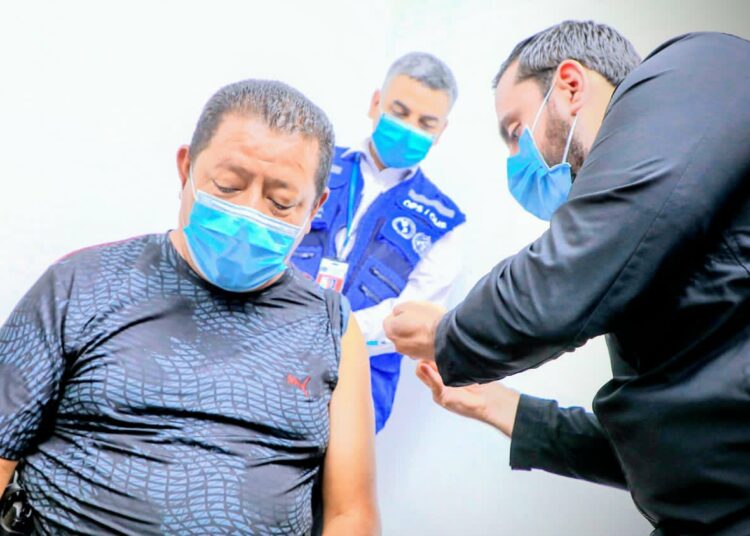 MINSAL inicia vacunación de policías en El Salvador