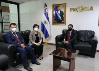 Embajadora de China se reúne con presidente de PROESA para fortalecer relaciones