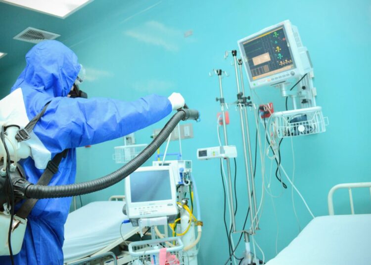 MINSAL realiza trabajo de sanitización en el Hospital de la Mujer de San Salvador