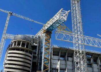 El insólito video de dos pingüinos en las obras del Santiago Bernabéu