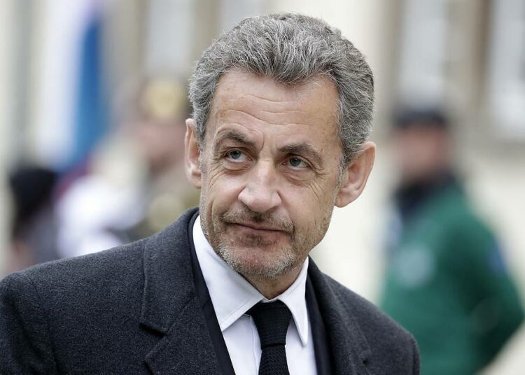 Condenaron a tres años de prisión al ex presidente francés Nicolas Sarkozy por corrupción y tráfico de influencias