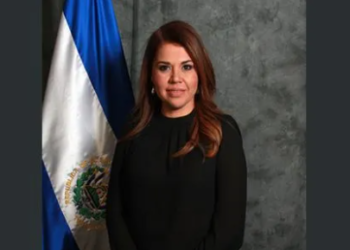 Presidente Bukele nombra a Karina Burgos y Claudia Maceda como superintendentas tras las renuncias de dos funcionarios