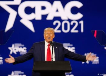 Donald Trump reaparece atacando al presidente Joe Biden e insinúa que se postulará a la Casa Blanca en 2024