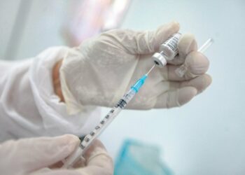 Continúa aplicación de la vacuna contra el covid-19 a personal no sanitario