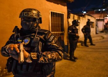Investigan a policías de Venezuela por ejecución de campesinos en frontera con Colombia