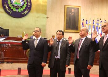 Magistrado Wellman aclara se encuentra con «permiso sin goce de sueldo» en la Asamblea Legislativa