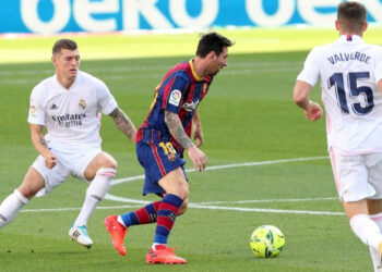 Barcelona y Madrid llegan al Clásico español con el palmarés igualado