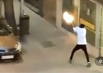 (VIDEO) Dos bandas latinas se enfrentan en medio de disparos en una calle de Madrid