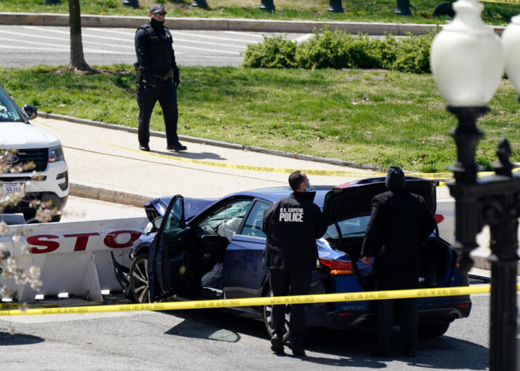 (VÍDEO) Un policía muere y otro resulta herido tras ser embestidos por un vehículo cerca del Capitolio de EE.UU.