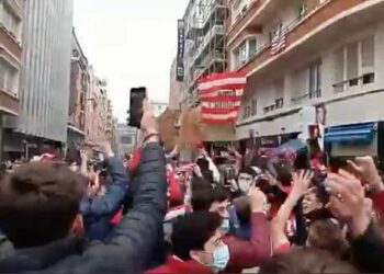 Aglomeraciones, batalla contra la policía y preocupación por el coronavirus: caos en Bilbao en la previa de la final de la Copa del Rey