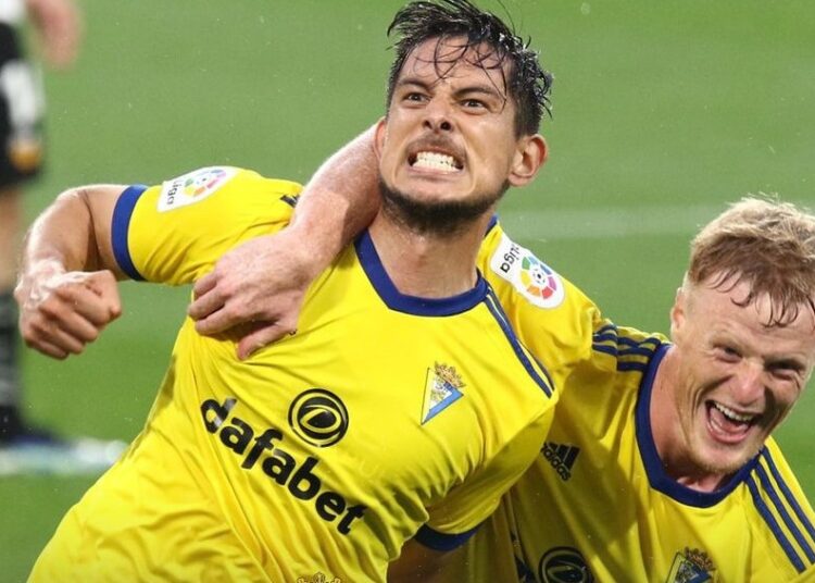 Victoria del Cádiz afeada por el incidente entre Cala y Diakhaby