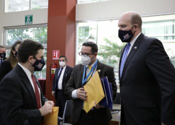 Enviado especial de EE. UU. destaca en Guatemala la creación de «vías legales» para la migración