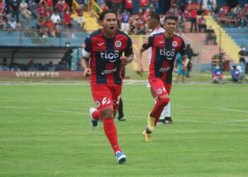 Carlos Gullit Peña, la “Bestia” del FAS que ha renacido en el fútbol de El Salvador