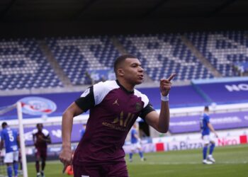 El PSG y Mbappé aniquilan al Estrasburgo